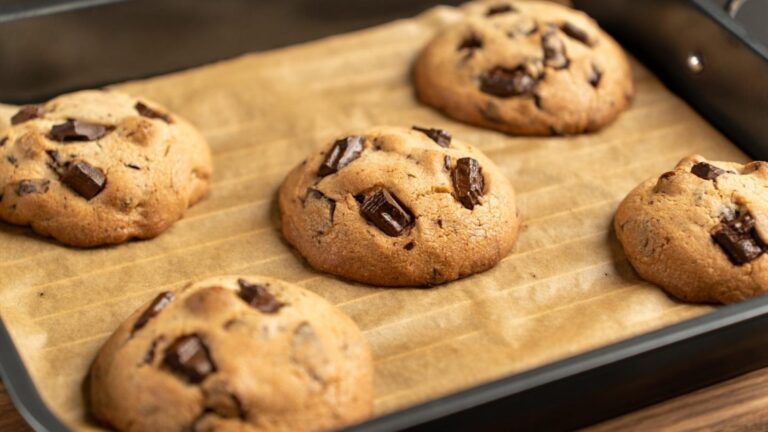 Ce simple geste transforme vos cookies en délices moelleux… Découvrez comment les