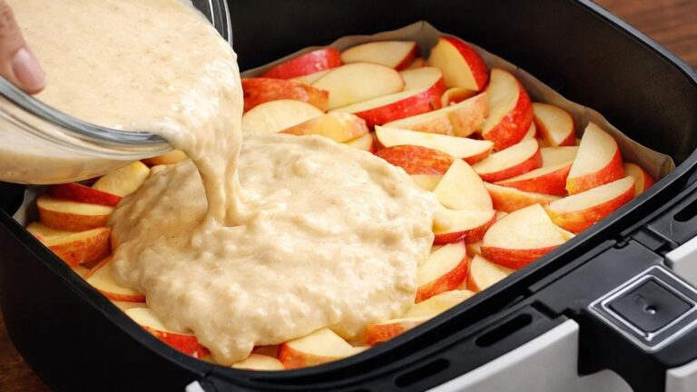 Découvrez le secret d&rsquo;un gâteau aux pommes ultra-moelleux en 5 minutes seulement…