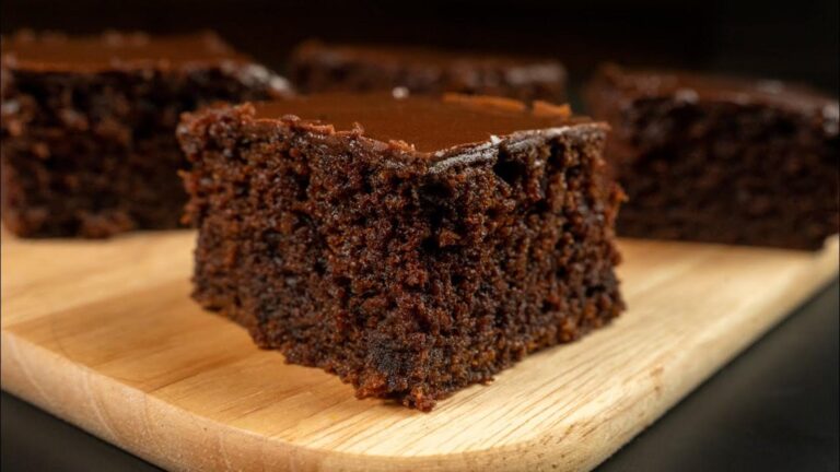 Découvrez cette recette centenaire de gâteau au chocolat en 5 min…sans lait ni œufs!