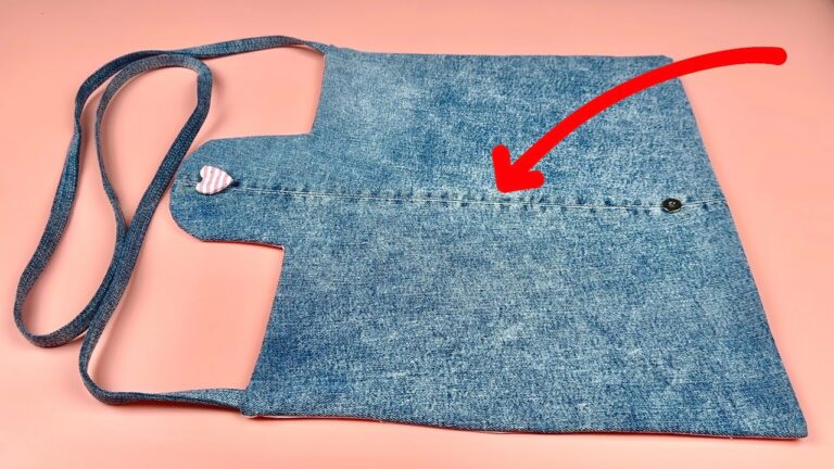 Transformez 3 vieux jeans en un sac tendance et multifonction ! DIY créatif à découvrir.